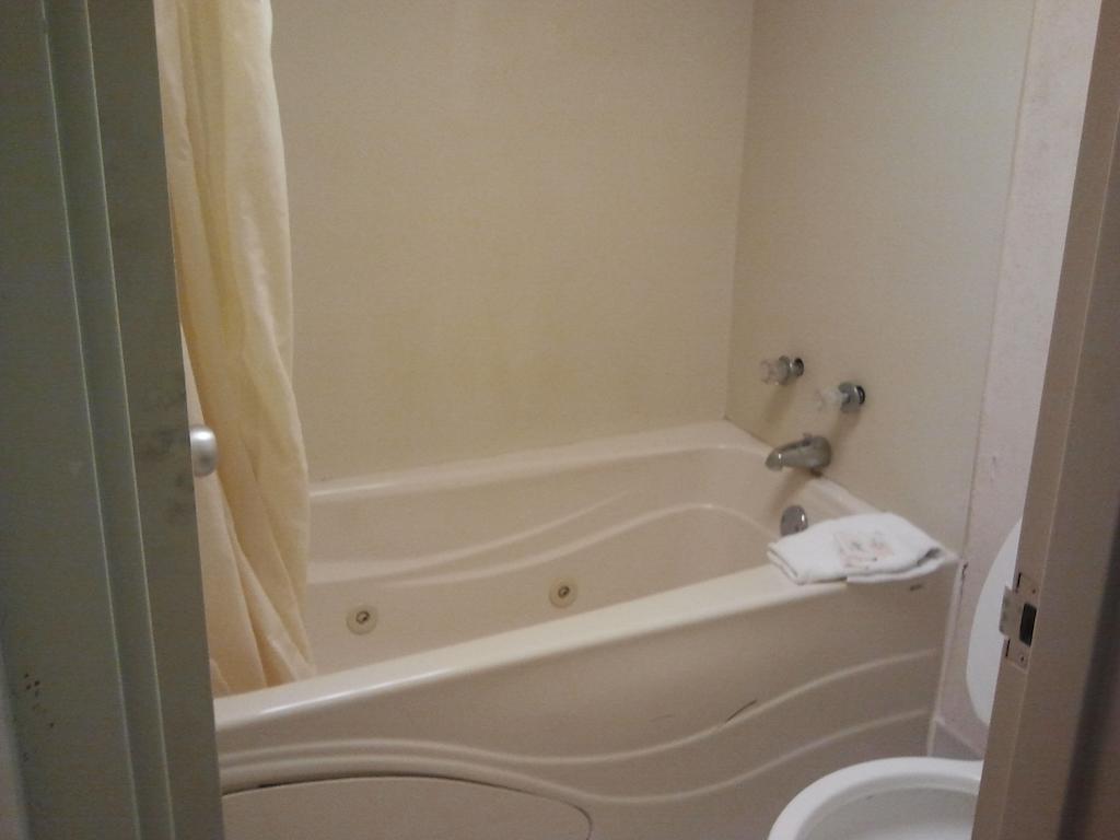 Studio 9 Inn & Suites Decatur Bilik gambar